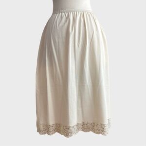Vintage 90's minimalism Ivory Lace Trim Slip Skirt Medium 30" Waist‎ Romantic